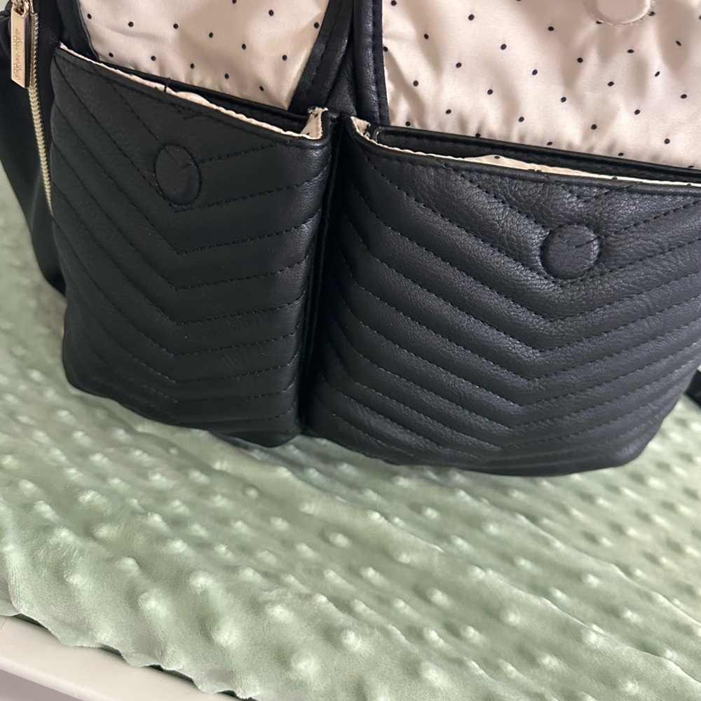 Itzy Ritzy Jetsetter View 2